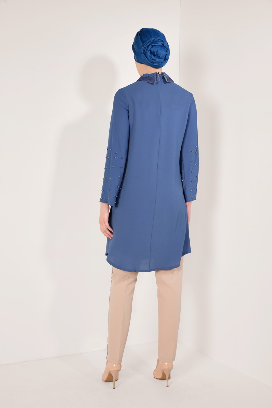 Tesettür giyim LACİVERT KOLLARI VE YAKASI İNCİ DETAYLI TUNİK T 57781