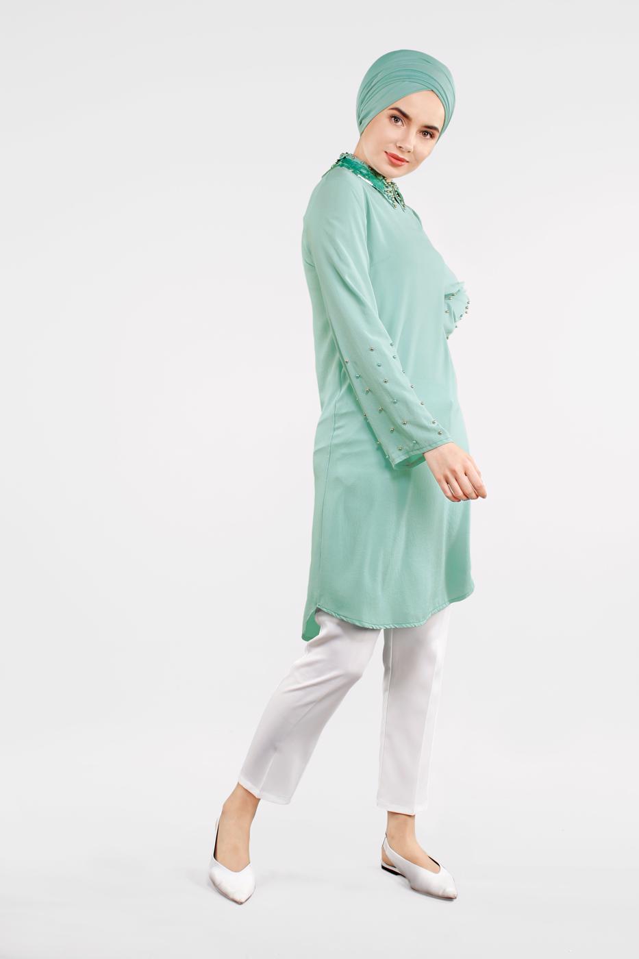 Tesettür giyim YEŞİL KOLLARI VE YAKASI İNCİ DETAYLI TUNİK T 57781