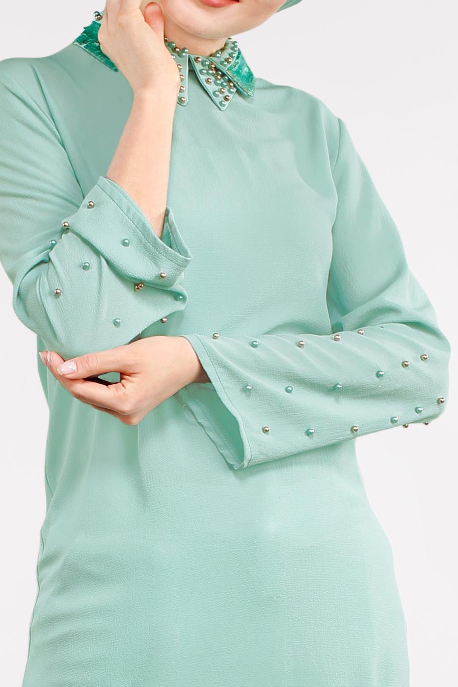 Tesettür giyim YEŞİL KOLLARI VE YAKASI İNCİ DETAYLI TUNİK T 57781