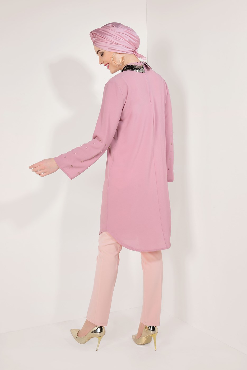 Tesettür giyim PEMBE KOLLARI VE YAKASI İNCİ DETAYLI TUNİK T 57781