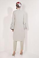 Tesettür giyim BEJ KOLLARI VOLANLI İŞLEMELİ TUNİK T 71381