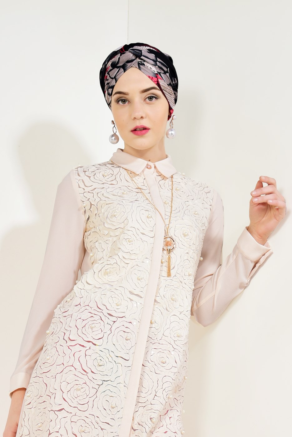 Tesettür giyim BEJ LAZER KESİM İNCİLİ TUNİK T 97281