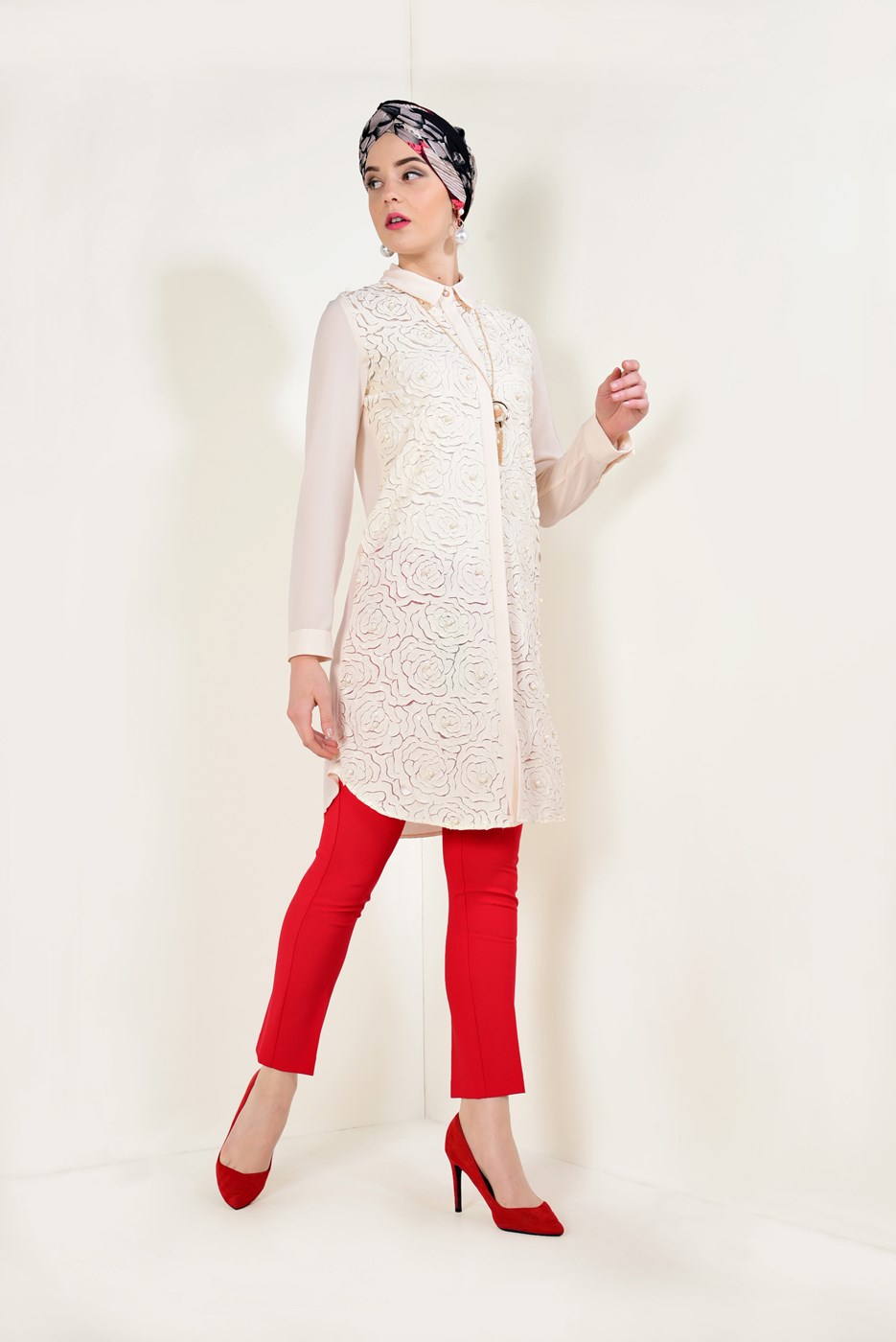 Tesettür giyim BEJ LAZER KESİM İNCİLİ TUNİK T 97281