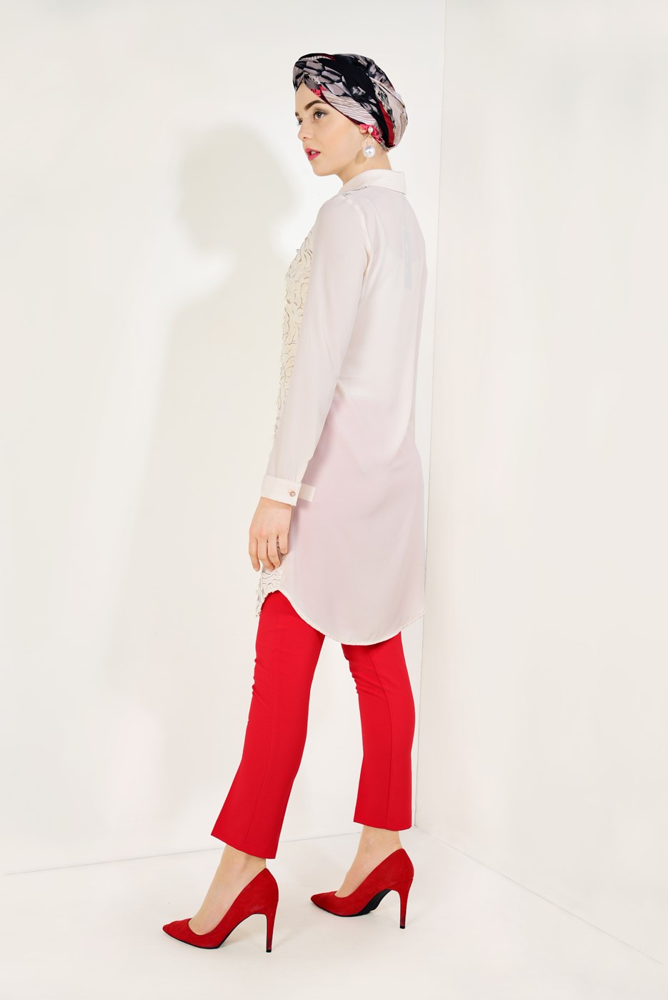 Tesettür giyim BEJ LAZER KESİM İNCİLİ TUNİK T 97281