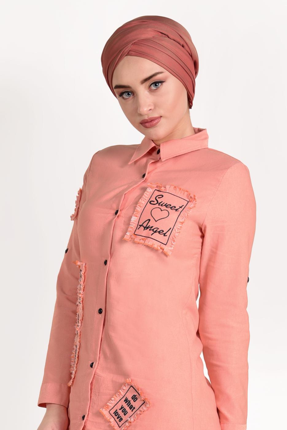 Tesettür giyim PUDRA ETEK UCU SAÇAKLI YAZI BASKILI GÖMLEK T 0829 