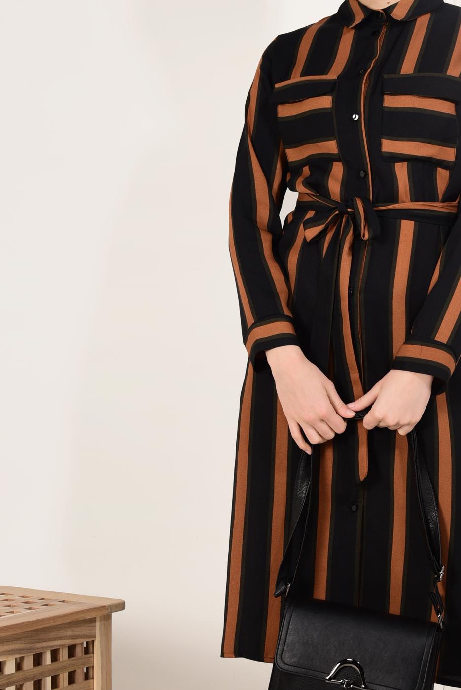 Tesettür giyim SİYAH BELİ KUŞAKLI ÇİZGİ DESENLİ UZUN TUNİK T 1126