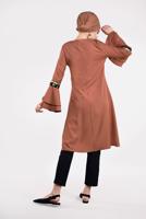 Tesettür giyim TABA KOLLARI VOLANLI PUL PAYET DETAYLI TUNİK 2484 