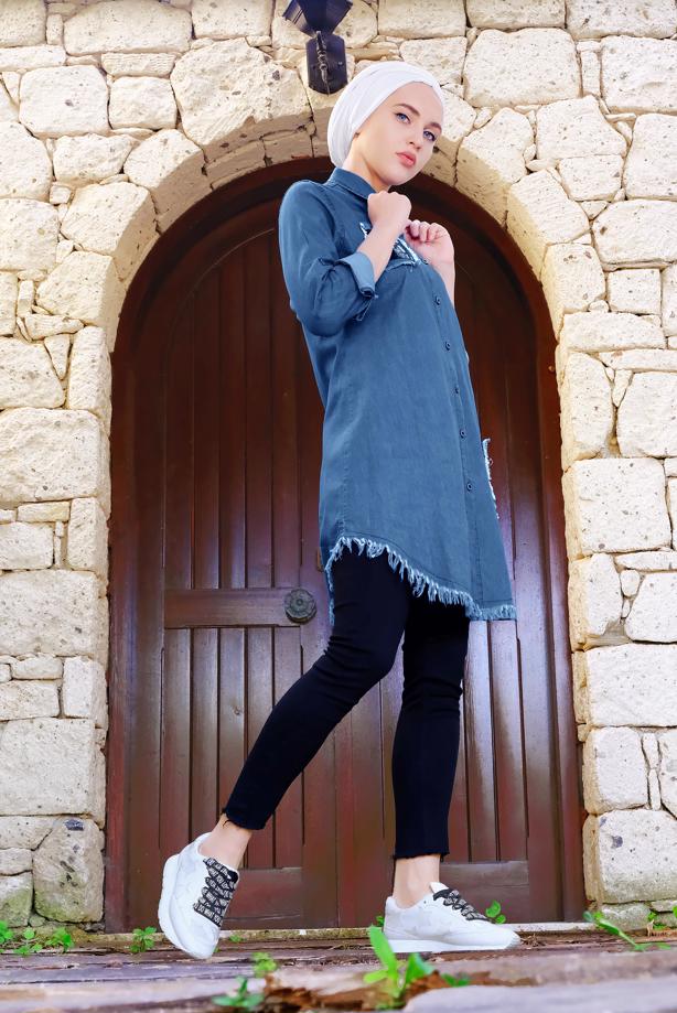 Tesettür giyim LACİVERT ETEK UCU PÜSKÜLLÜ PUL DETAYLI DENİM TUNİK 2505 - TRENDTESETTÜR