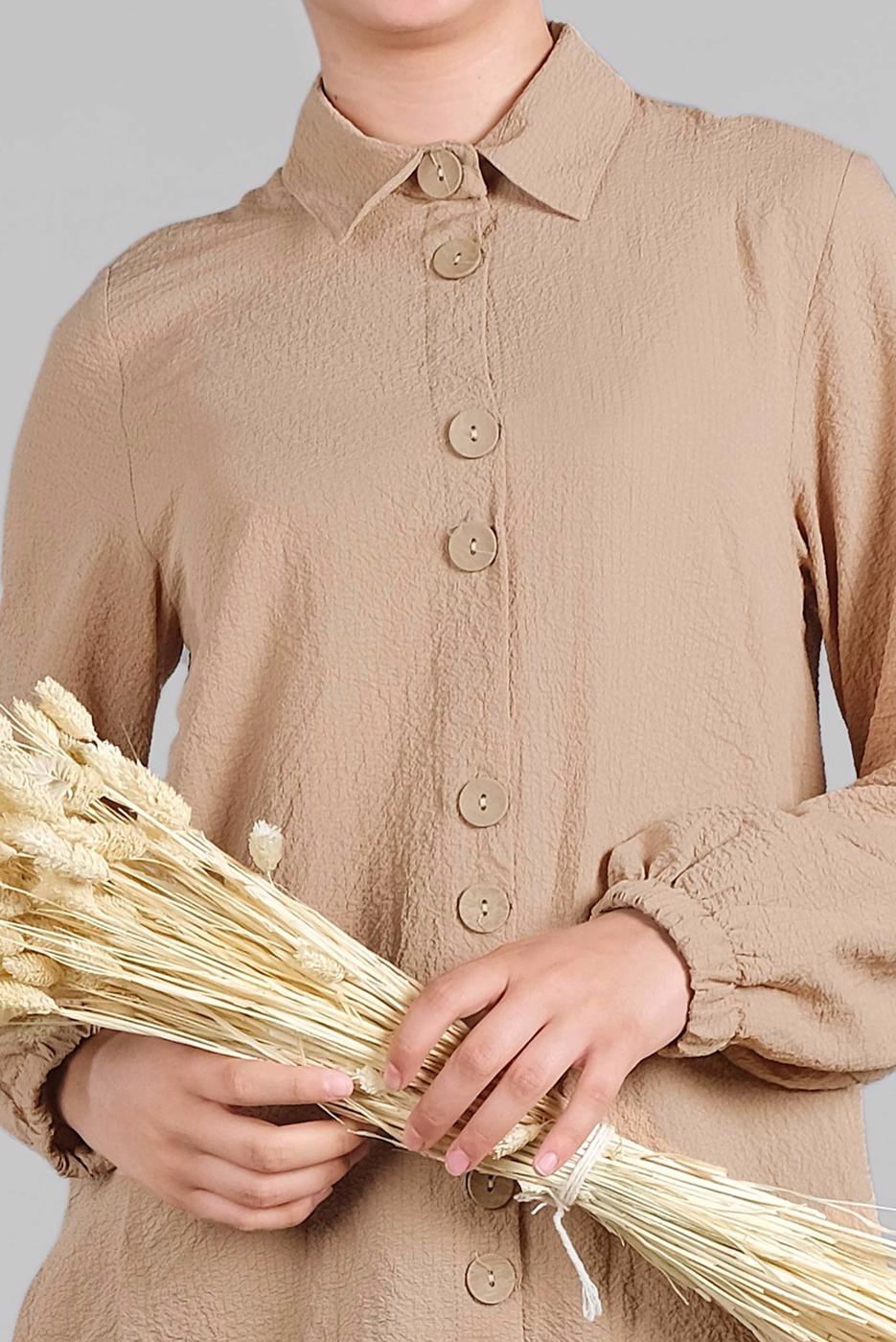 Tesettür giyim BEJ ETEK UCU BAĞLAMALI DÜĞMELİ TUNİK 3915 