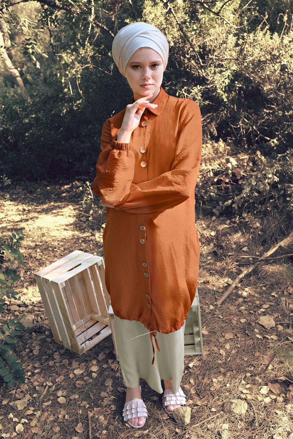 Tesettür giyim KAHVE ETEK UCU BAĞLAMALI DÜĞMELİ TUNİK 3915 