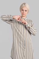 Tesettür giyim BEJ ASİMETRİK KESİM GİZLİ DÜĞMELİ TUNİK 4804 