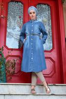 Tesettür giyim LACİVERT ÖRME KEMERLİ ÇITÇITLI DENİM TUNİK 7103