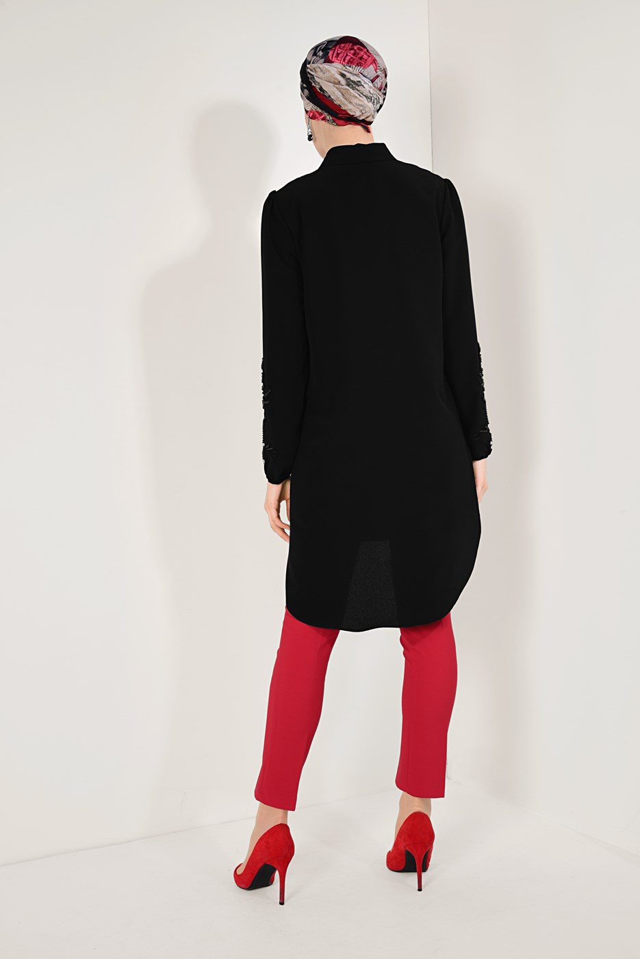 Vêtements hijab NOIR TUNIQUE BRODÉE DE GEMMES 9548