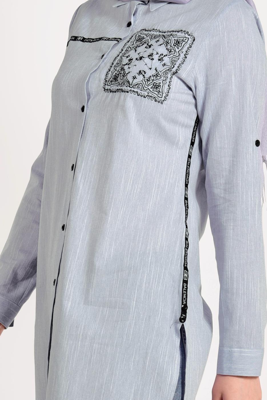 Tesettür giyim MAVİ NAKIŞ DETAYLI ÖNÜ DÜĞMELİ TUNİK 9729 