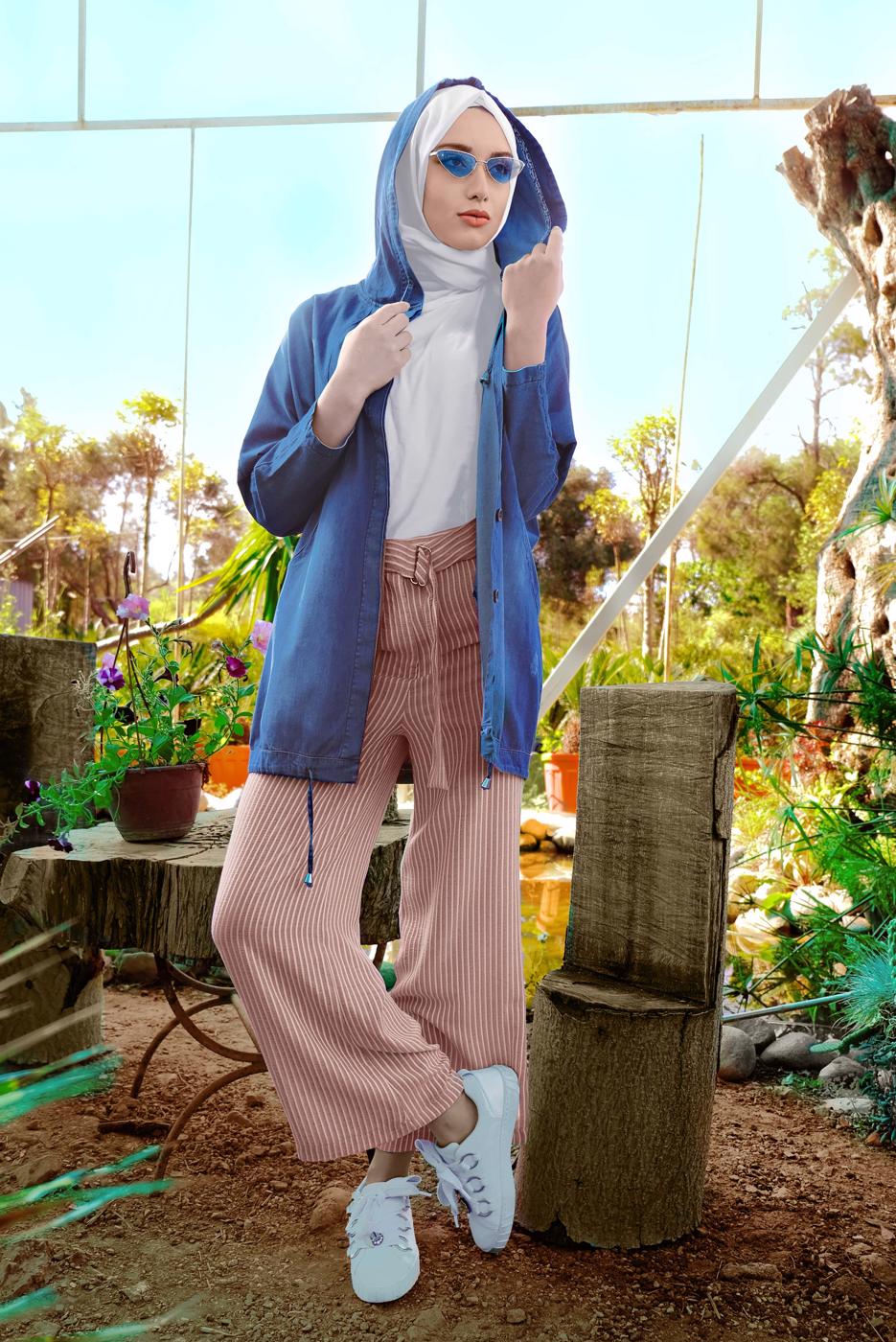 Tesettür giyim LACİVERT ETEK UCU BÜZGÜLÜ ÖNDEN DÜĞMELİ TRENÇKOT 720