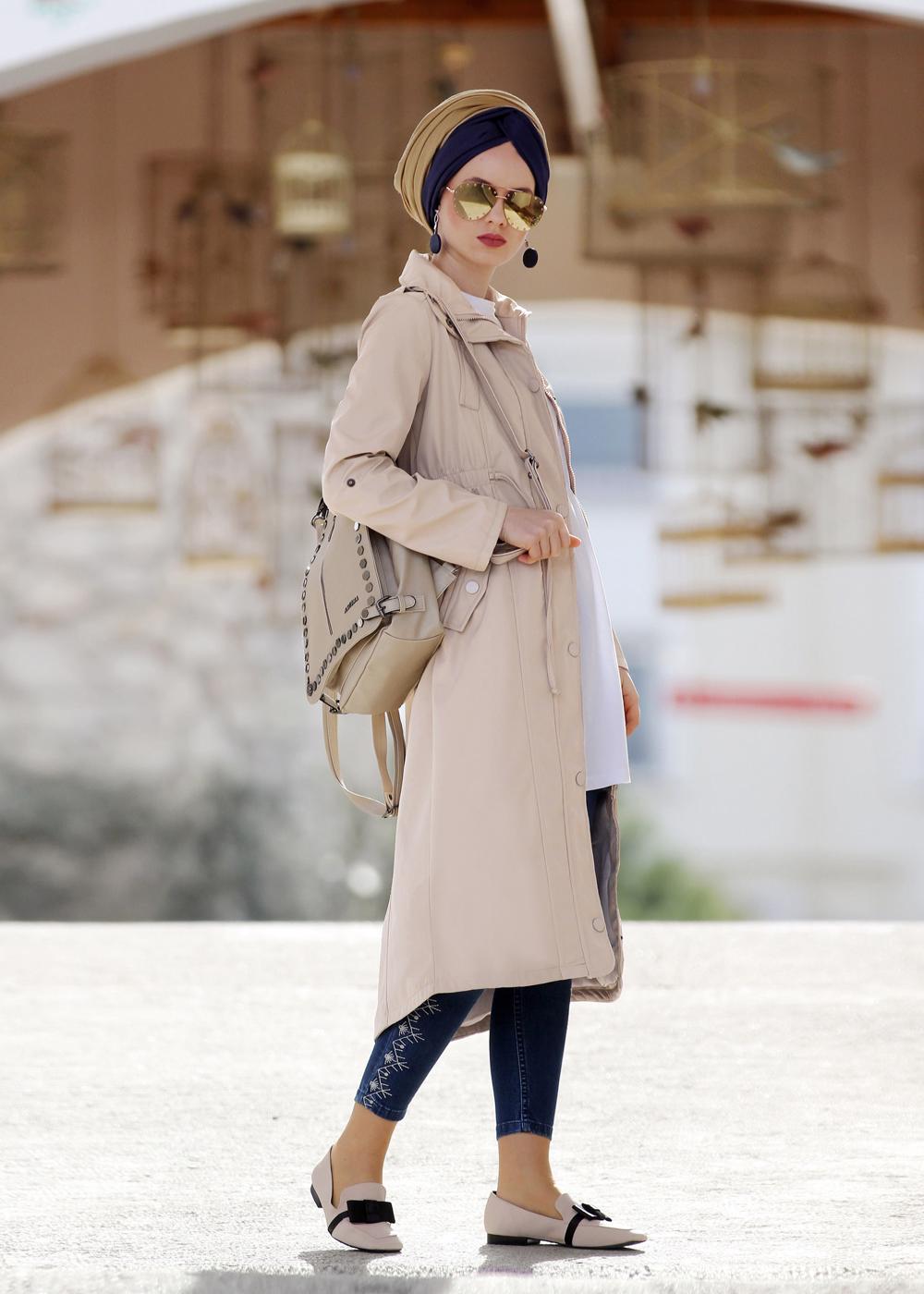 Tesettür giyim BEJ ÇITÇIT VE FERMUARLI TRENÇKOT T 853