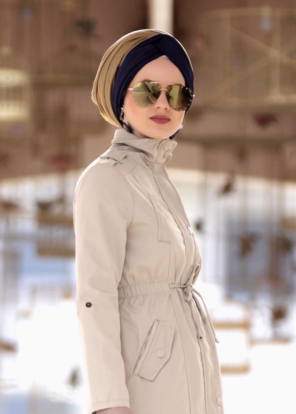 Tesettür giyim BEJ ÇITÇIT VE FERMUARLI TRENÇKOT T 853