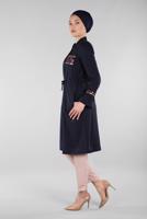 Tesettür giyim LACİVERT KOLLARI VOLANLI NAKIŞLI TRENÇKOT 1202