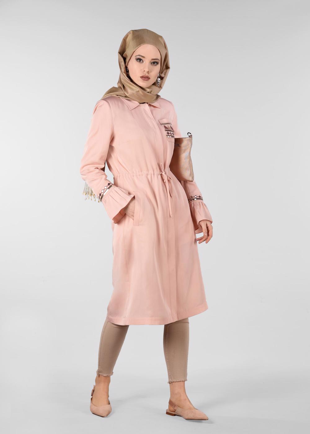 Tesettür giyim PUDRA KOLLARI VOLANLI NAKIŞLI TRENÇKOT 1202
