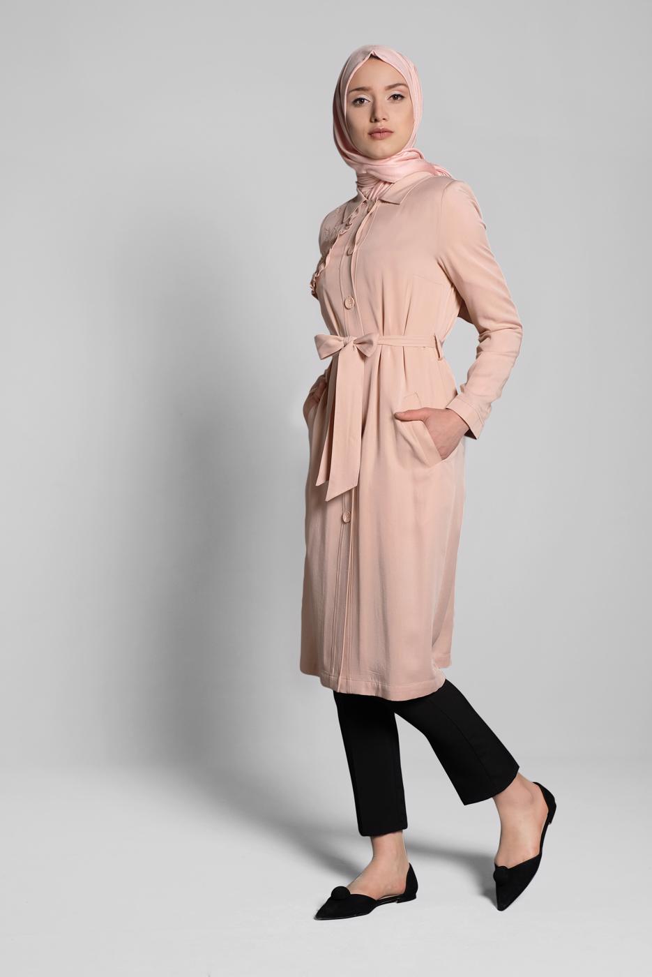 Tesettür giyim PUDRA BELİ KUŞAKLI DÜĞMELİ TRENÇKOT 1206