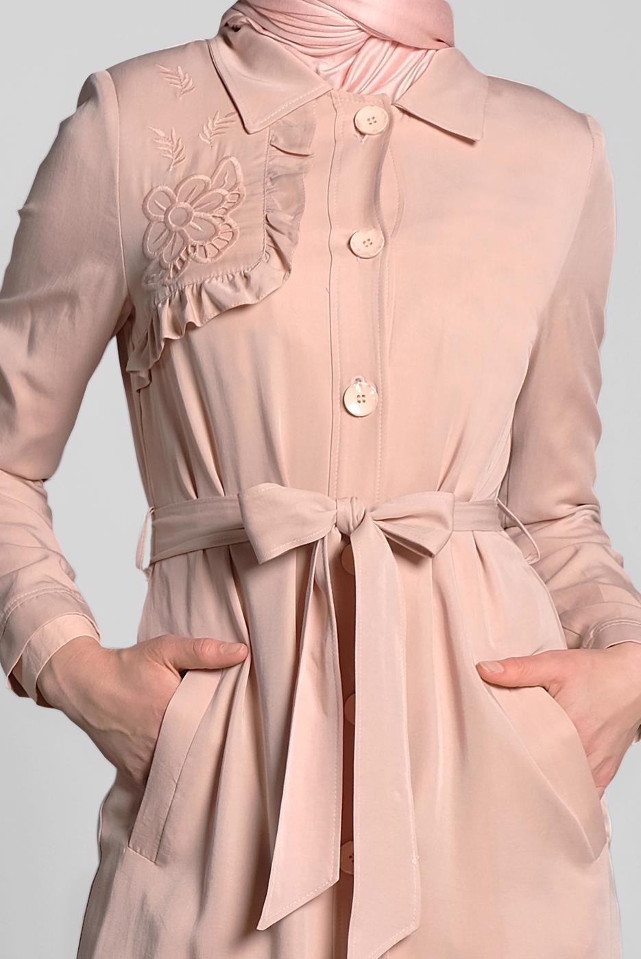 Tesettür giyim PUDRA BELİ KUŞAKLI DÜĞMELİ TRENÇKOT 1206