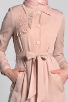 Tesettür giyim PUDRA BELİ KUŞAKLI DÜĞMELİ TRENÇKOT 1206
