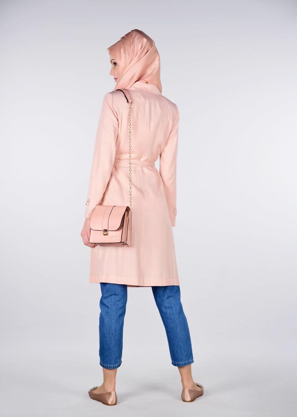 Tesettür giyim PUDRA İNCİ DETAYLI KUŞAKLI TRENÇKOT 1207	