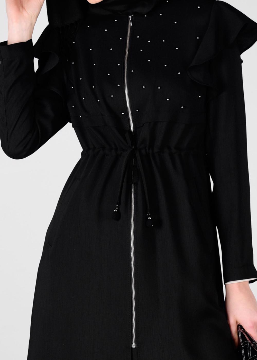 Tesettür giyim SİYAH OMUZLARI FIRFIRLI İNCİ DETAYLI TRENÇKOT 1211