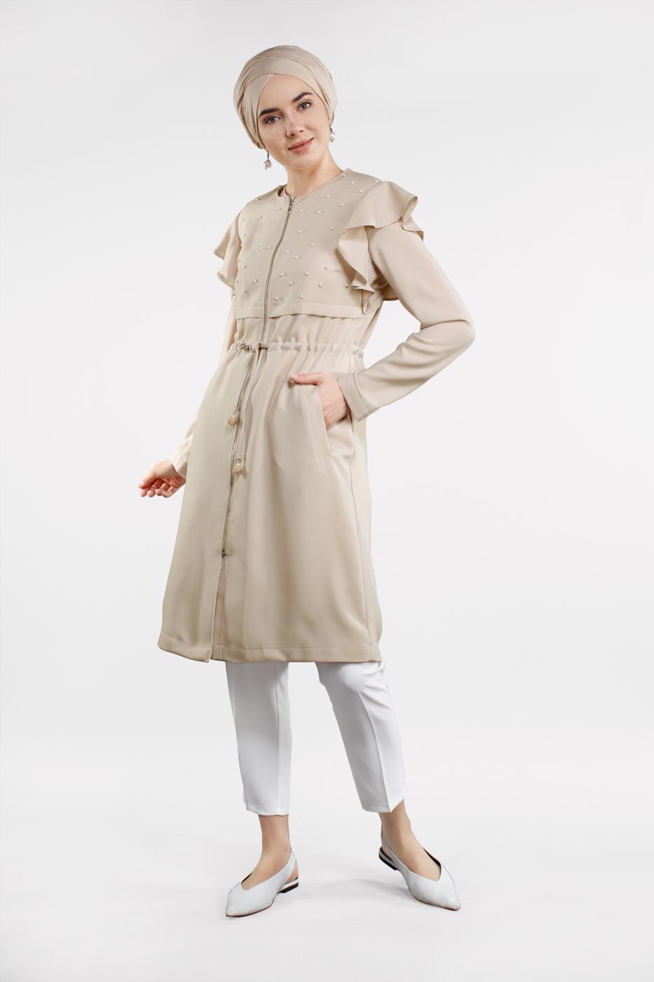 Tesettür giyim BEJ OMUZLARI FIRFIRLI İNCİ DETAYLI TRENÇKOT 1211