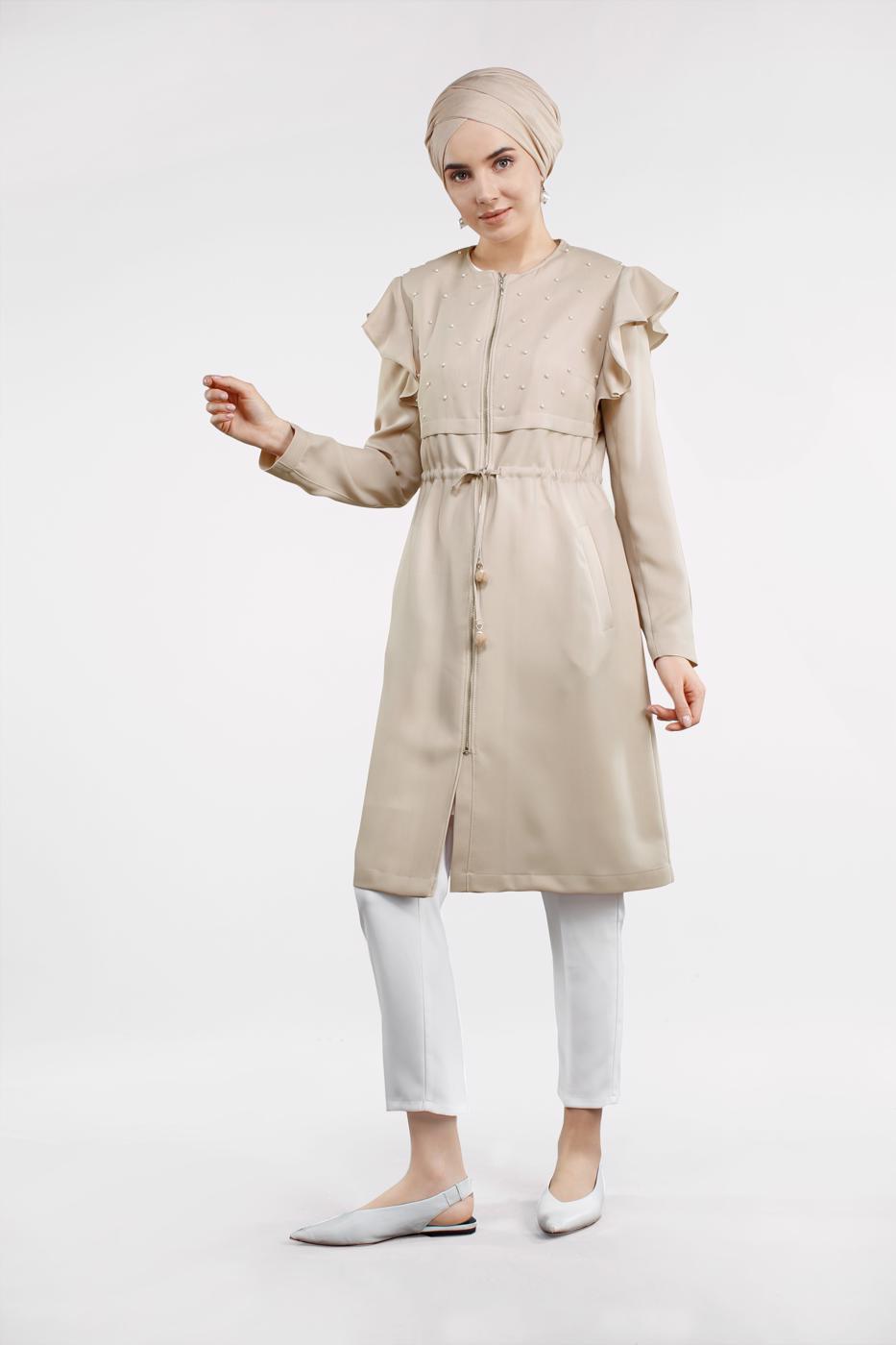 Tesettür giyim BEJ OMUZLARI FIRFIRLI İNCİ DETAYLI TRENÇKOT 1211