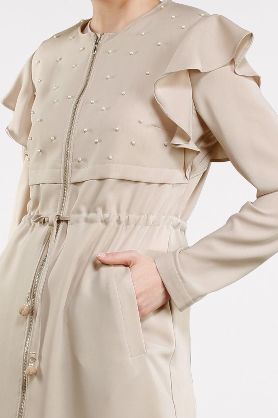 Tesettür giyim BEJ OMUZLARI FIRFIRLI İNCİ DETAYLI TRENÇKOT 1211