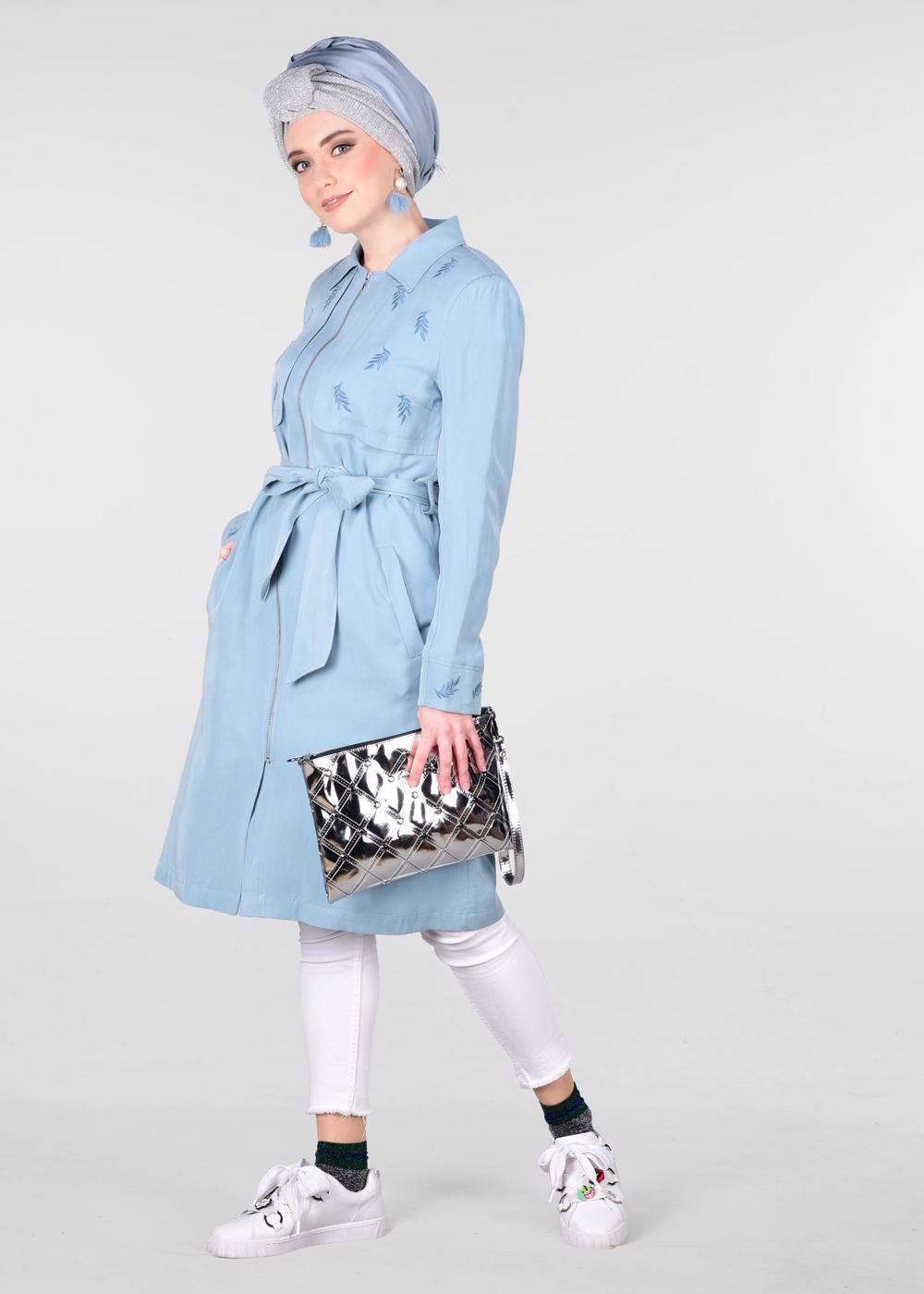 Tesettür giyim MAVİ YAPRAK BASKILI FERMUARLI TRENÇKOT T 1242