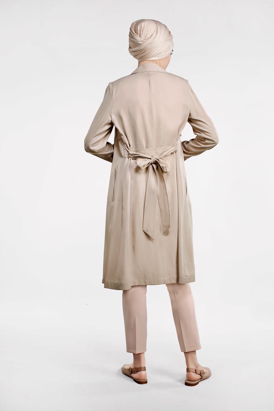 Tesettür giyim BEJ YAPRAK BASKILI FERMUARLI TRENÇKOT T 1242