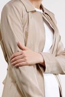 Tesettür giyim BEJ YAPRAK BASKILI FERMUARLI TRENÇKOT T 1242