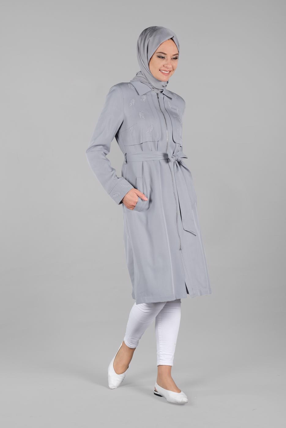 Tesettür giyim GRİ YAPRAK BASKILI FERMUARLI TRENÇKOT T 1242