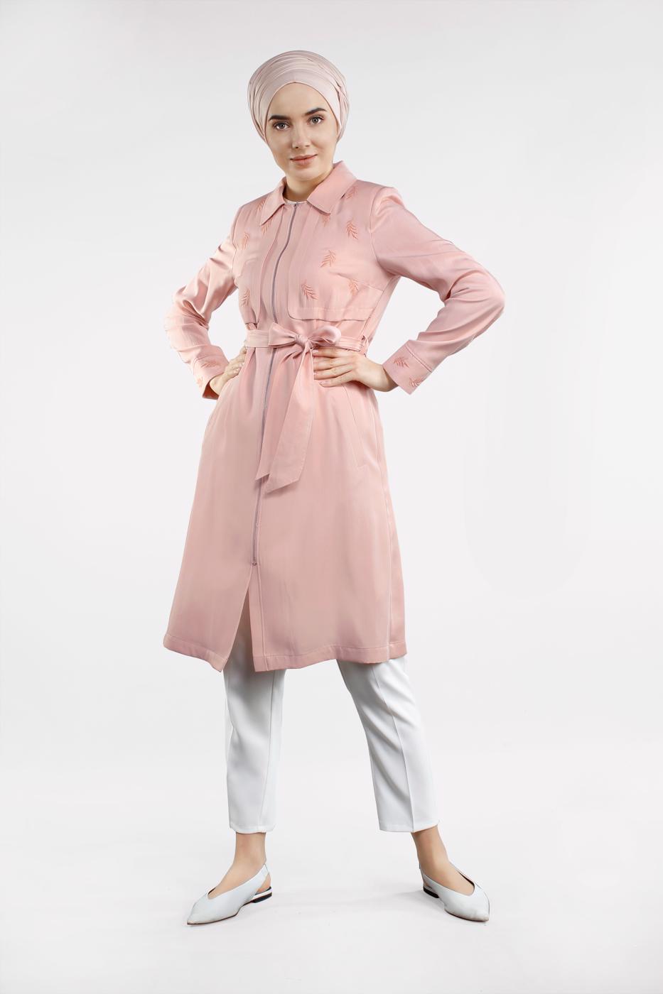 Tesettür giyim PUDRA YAPRAK BASKILI FERMUARLI TRENÇKOT T 1242