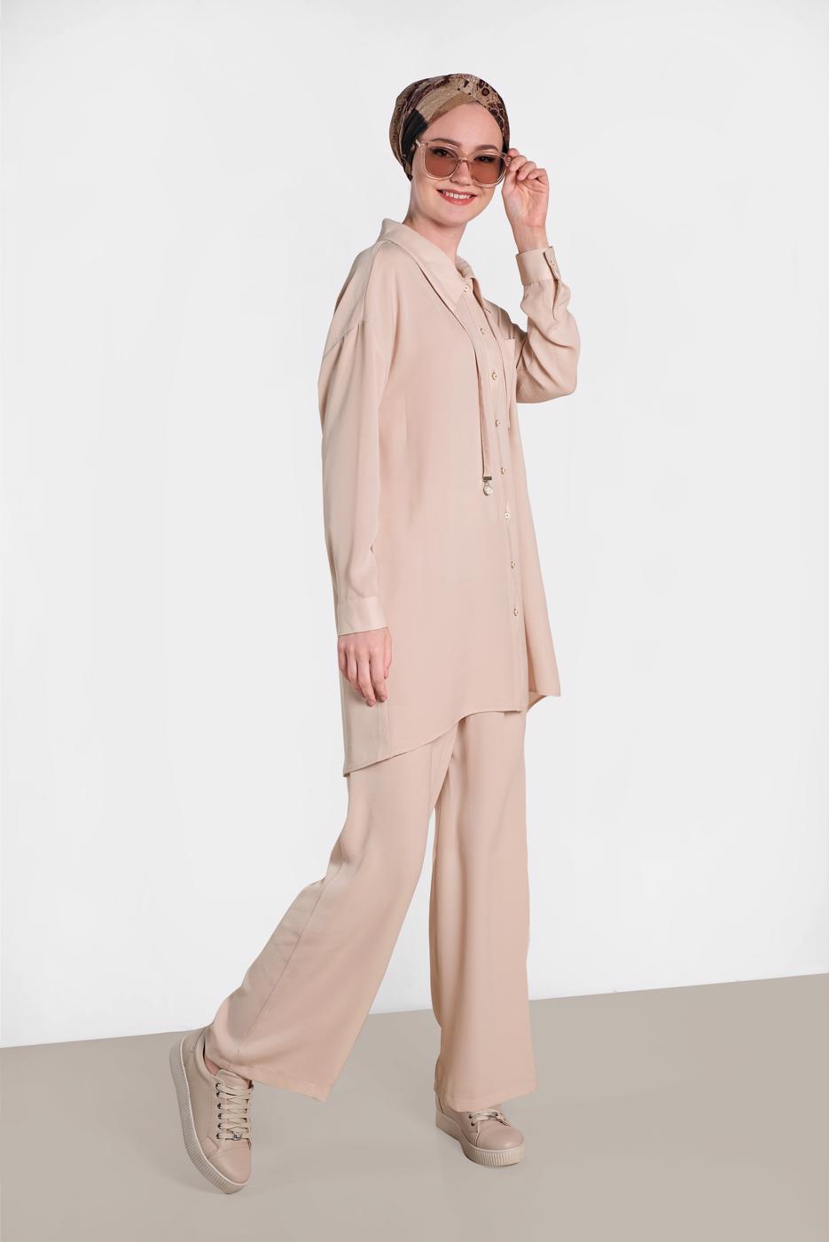 Tesettür giyim BEJ ALVİNA YAKA KISMI BÜZGÜLÜ 2&prime;Lİ PANTOLONLU TAKIM 4325