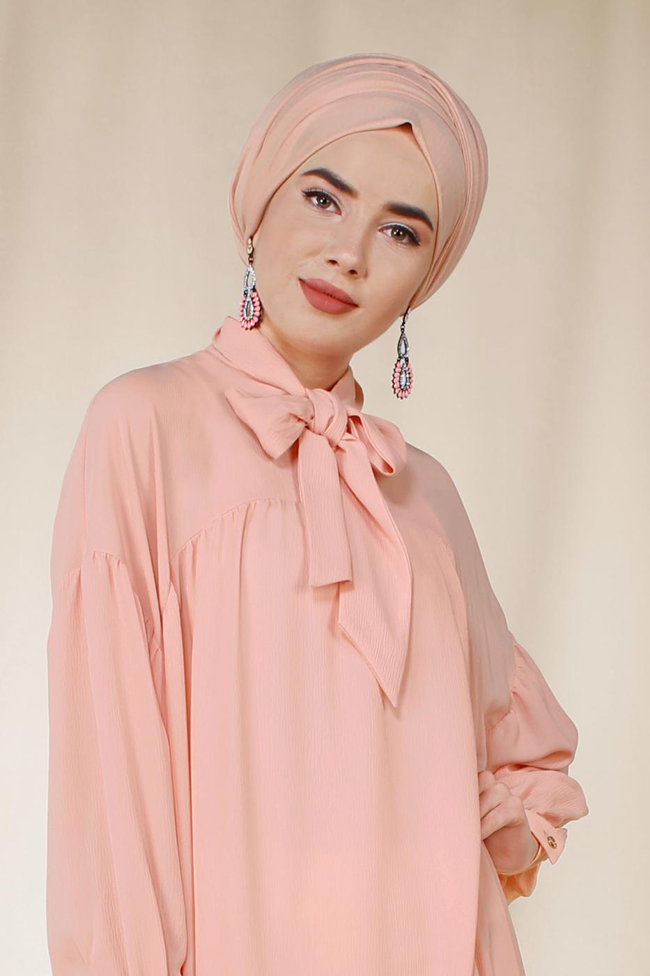 Tesettür giyim PUDRA ALVİNA YAKASI BAĞLAMALI SALAŞ TUNİK 4111