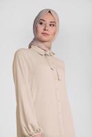 Tesettür giyim EKRU ALVİNA ARKASI BÜZGÜLÜ TUNİK 4851