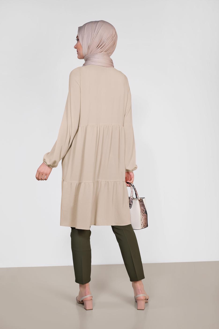 Tesettür giyim EKRU ALVİNA ARKASI BÜZGÜLÜ TUNİK 4851
