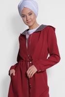 Tesettür giyim KIRMIZI ALVİNA BELİ BÜZGÜ BAĞCIKLI KAPÜŞONLU TRENÇKOT 1410