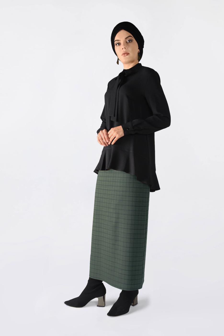 Tesettür giyim SİYAH ETEK UCU FIRFIRLI BLUZ 4743