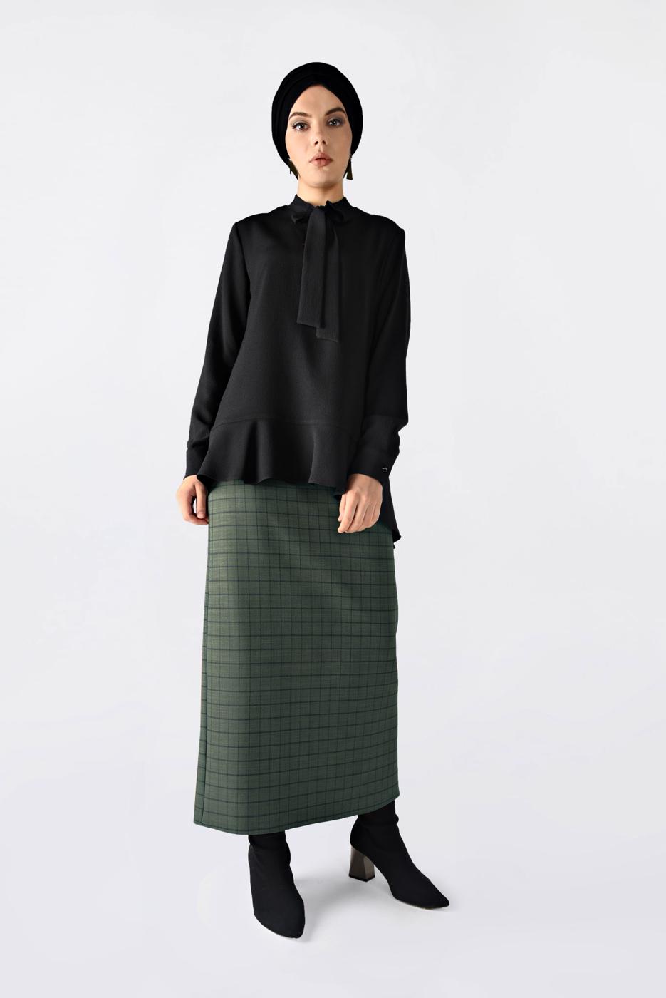 Tesettür giyim SİYAH ETEK UCU FIRFIRLI BLUZ 4743