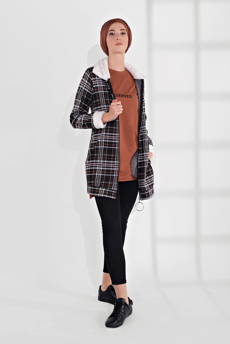 Tesettür giyim SİYAH YAKASI VE MANŞETLERİ POLARLI EKOSE CEKET 0165 