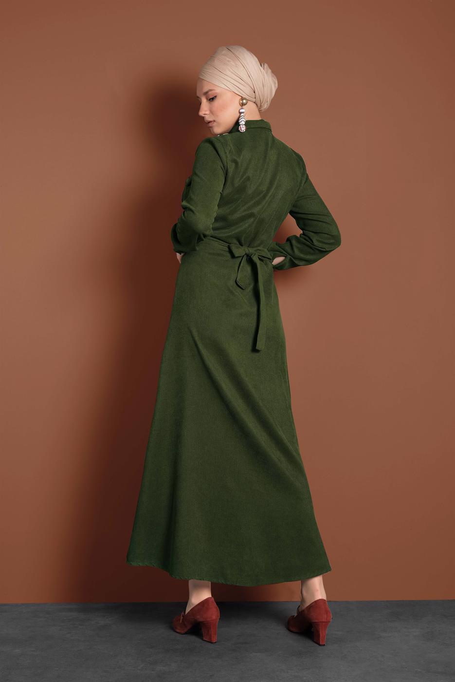 Tesettür giyim HAKİ DÜĞMELİ BELİ KUŞAKLI KADİFE ELBİSE 0082 