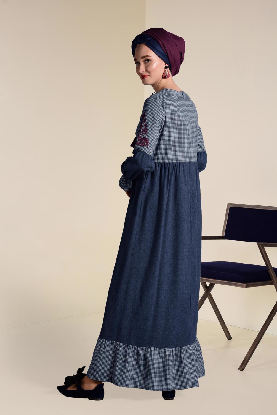 Tesettür giyim LACİVERT İŞLEMELİ VE PÜSKÜLLÜ ELBİSE 4605