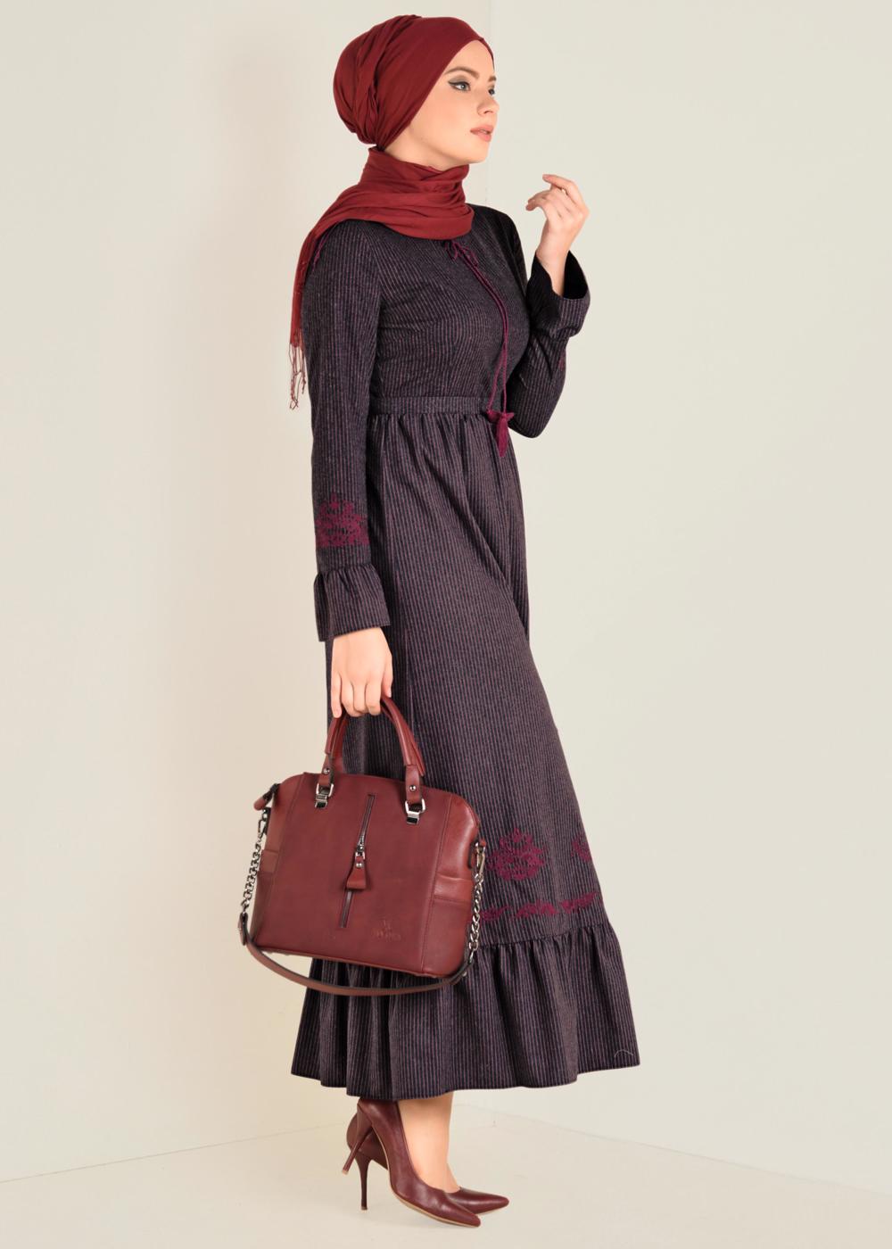 Tesettür giyim SİYAH BAĞCIKLI NAKIŞLI ELBİSE 4680