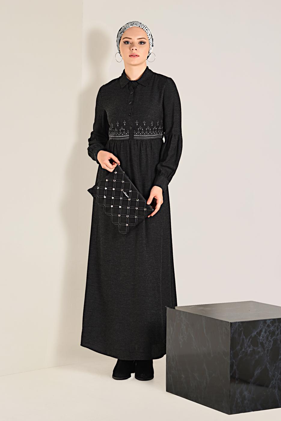 Tesettür giyim SİYAH DÜĞMELİ ELBİSE 4745 