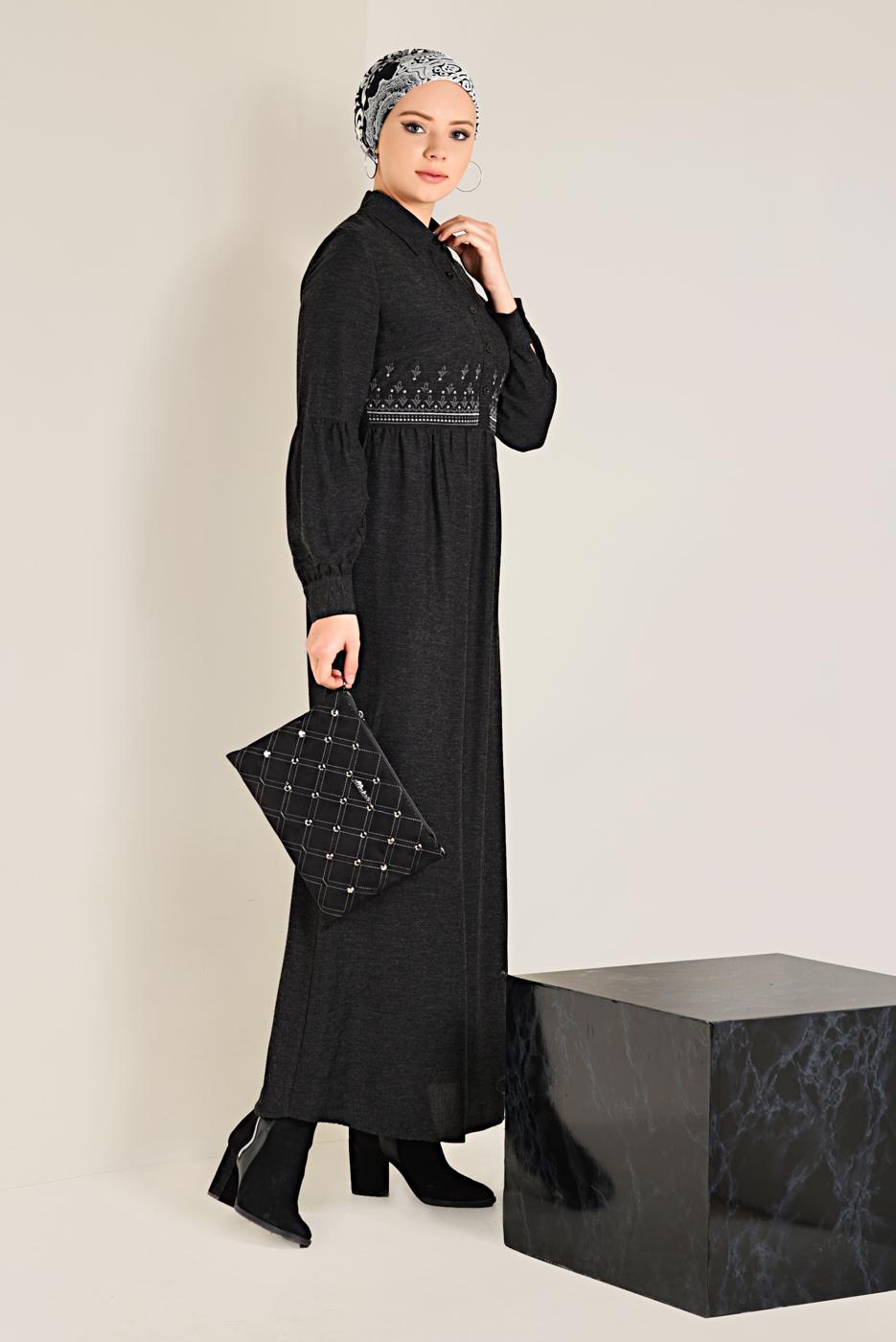 Tesettür giyim SİYAH DÜĞMELİ ELBİSE 4745 