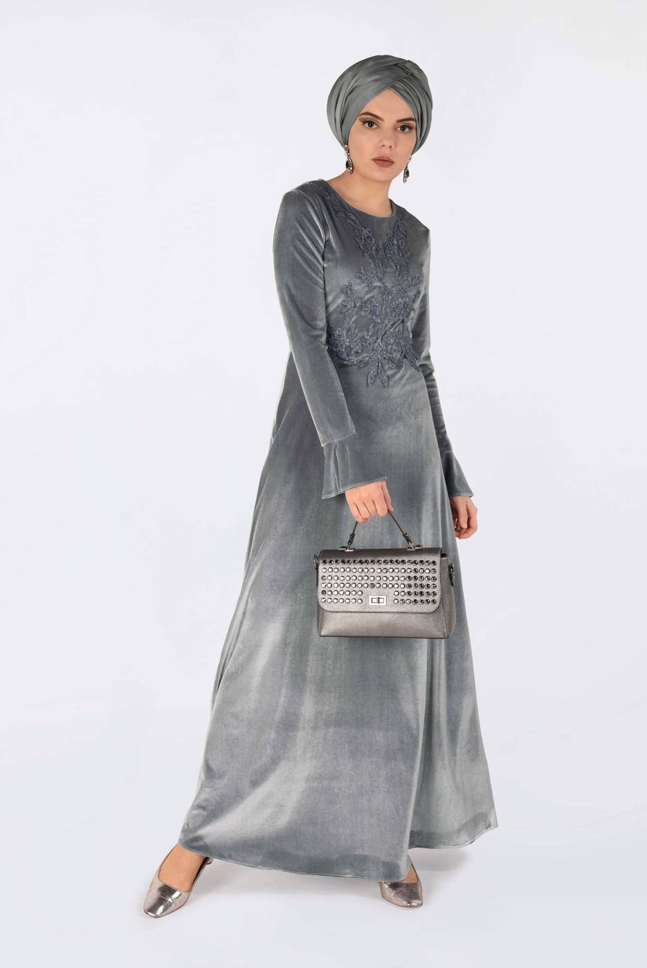Tesettür giyim GÜMÜŞ ÖNÜ İŞLEMELİ KADİFE ELBİSE 4781 